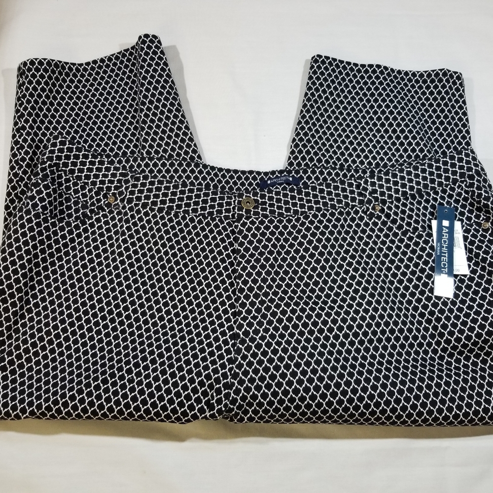 Architect Women's Capris, Sz. 24W - Picture 2 of 5